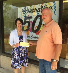 Executive Director Ann receives 2018 fundraiser check from Dennis at Gigio's Pizzeria.